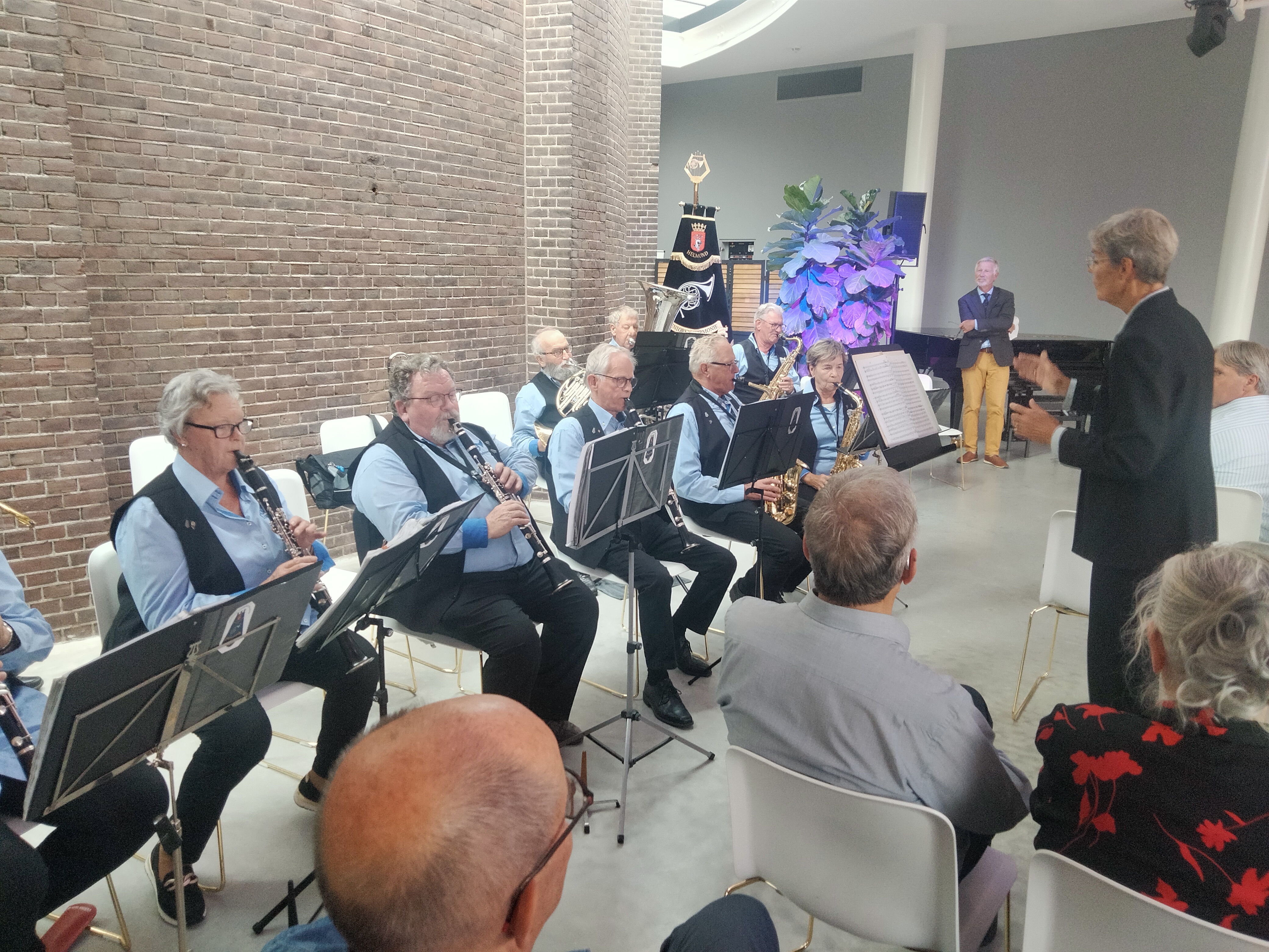 Serenade in het Speelhuis bij het Netwerk Aandacht voor Ouderen Helmond — foto 4